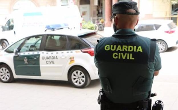 Detenido en Almoradí un hombre con casi 300 hechos delictivos tras golpear en la cabeza a un guardia civil y dejarlo seminconsciente