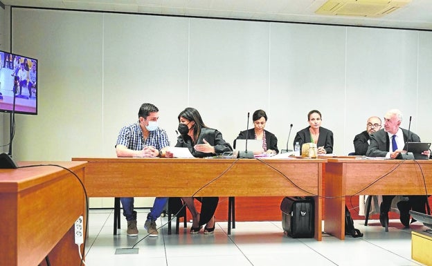 Los peritos ven imposible que descuartizara a Marta