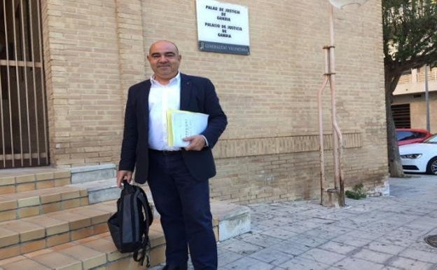 El exalcalde socialista de Villalonga, a juicio por contrataciones ilegales