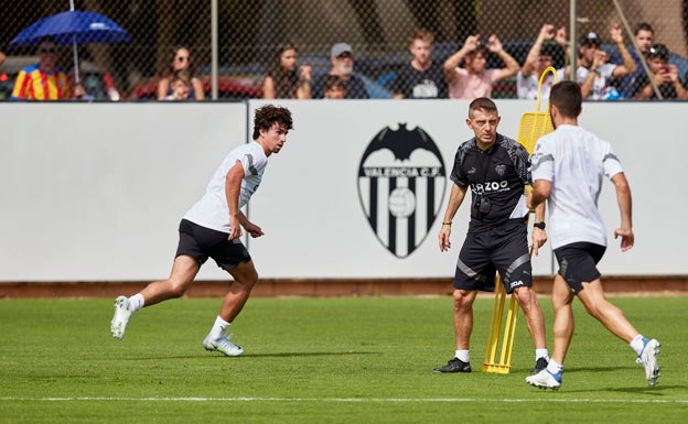 El valencianismo responde a las puerta abierta en Paterna