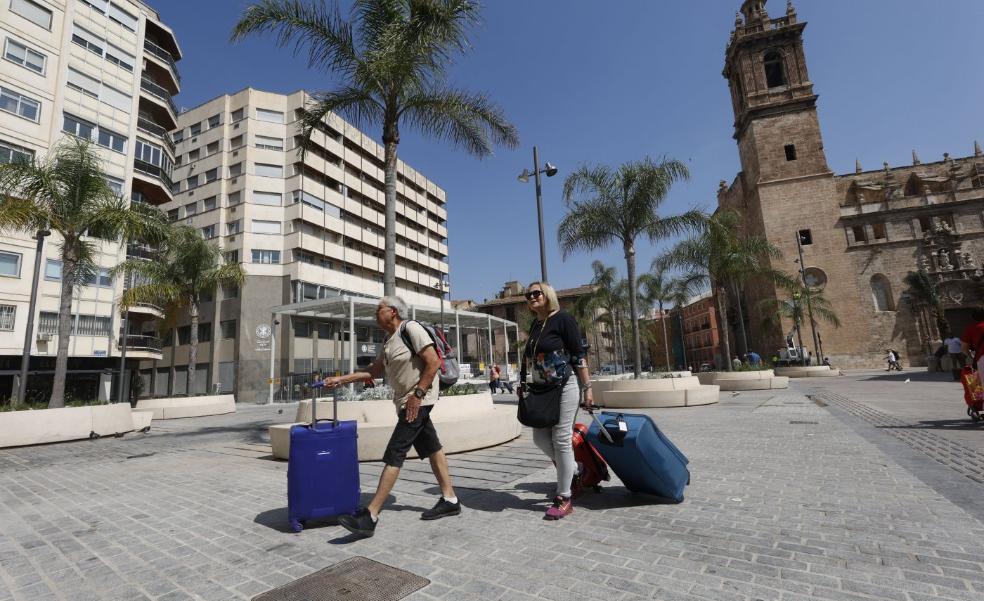 Los chóferes de la EMT alertan del riesgo de atropello en la nueva plaza Ciudad de Brujas