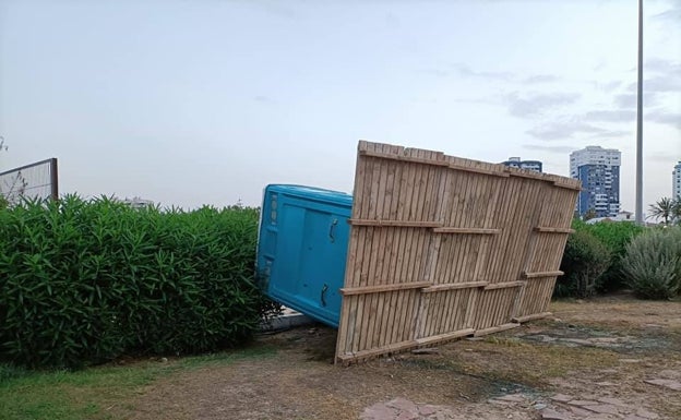 El Puig intensificará la presencia policial ante la oleada de actos vandálicos en la playa