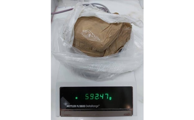 Hallan un fardo con medio kilo de hachís en Port Saplaya