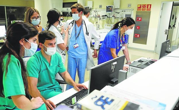 La falta de médicos ya obliga a suspender citas y demora la atención en urgencias en la Comunitat