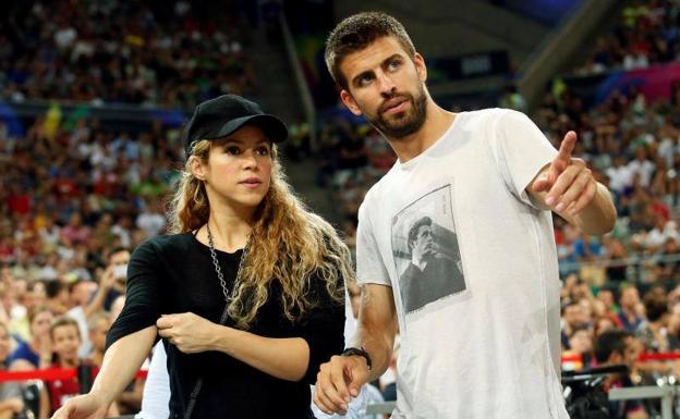 Piqué, de visita en el domicilio familiar con Shakira y sus hijos