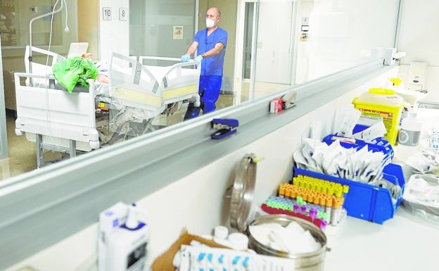 La pandemia se profundiza y la escasez de personal dificulta la apertura de más camas en los hospitales