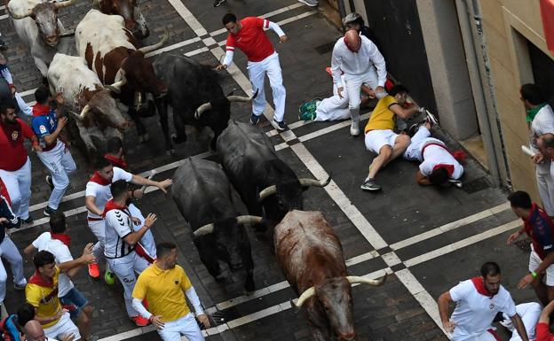 Un valenciano resulta herido por asta de toro en el tercer encierro de los Sanfermines