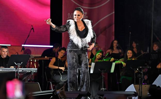 Isabel Pantoja: todos los mensajes que lanzó en su actuación del Orgullo de Madrid