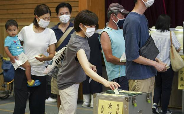 Abe logra su última victoria en las elecciones de Japón incluso después de muerto