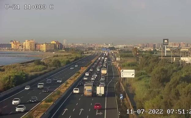 La DGT notifica un atasco de 6 kilómetros en la V-21