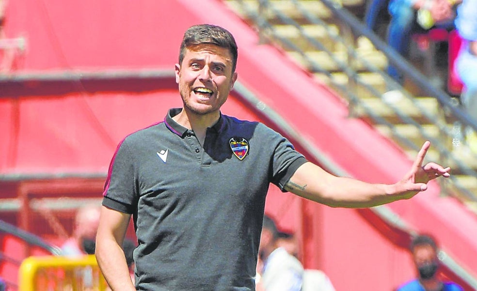 Alessio Lisci: «No tengo duda, el Levante estará entre los dos primeros»
