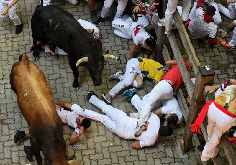 Así ha sido el accidentado quinto encierro de San Fermín