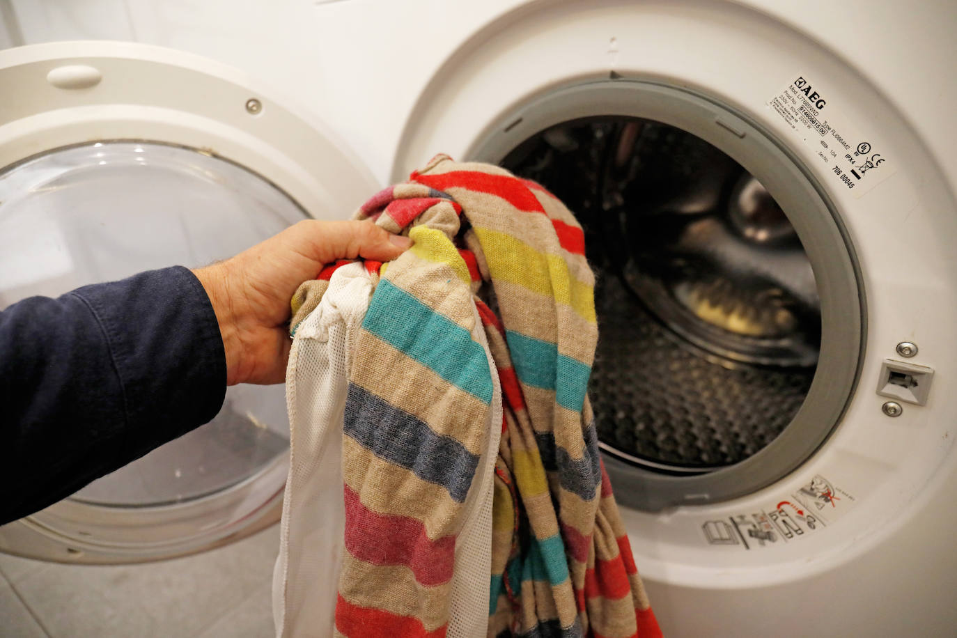 El precio de la luz para este martes: las horas más caras y más baratas para poner los electrodomésticos, lavar o planchar