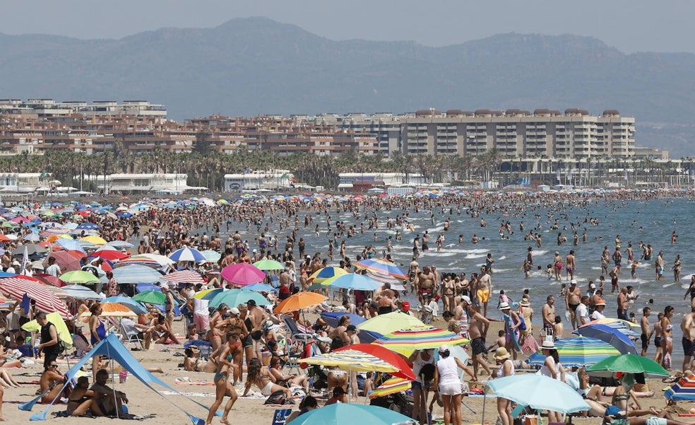 Valencia se prepara para el peor día de la ola de calor