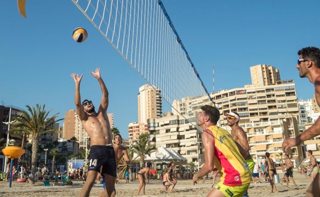 El decano de los torneos de vóley playa de España cumple 45 años en Finestrat