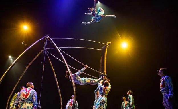 Cirque du Soleil regresa este jueves a Alicante con la «explosión de luz y lluvia» de 'Luzia'