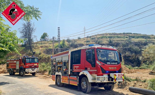 Restablecida la circulación de trenes entre Sant Vicent y Agost tras el incendio forestal de Alicante