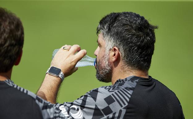 Las Peñas solicitan una reunión con Gattuso y los capitanes para mostrarles su respaldo