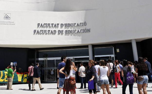 Notas de corte y lista de espera en la Universidad de Alicante para el curso 2022-2023