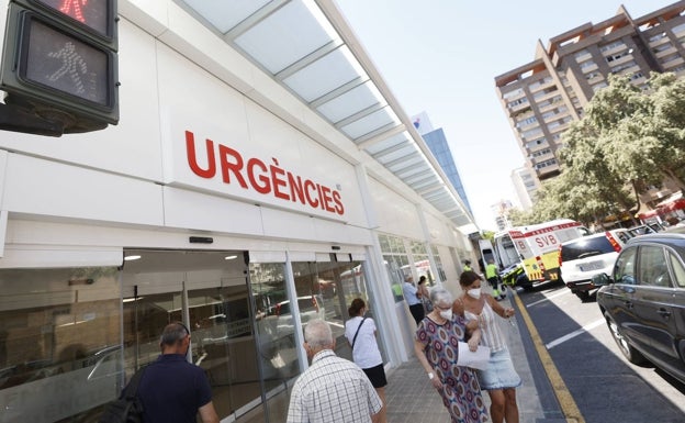 Dos máquinas donadas por Amancio Ortega esperan desde hace dos años a ser colocadas