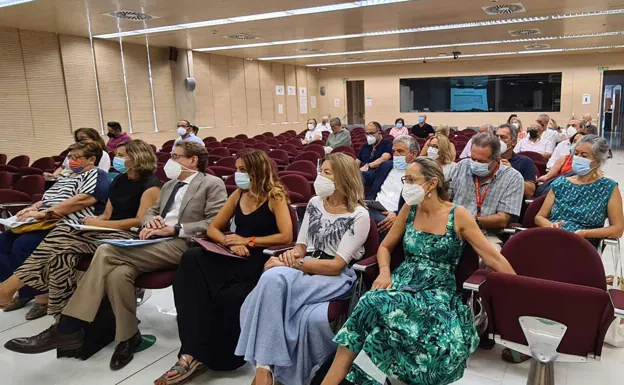 El Ministro de Salud, Miguel Mínguez, entre los participantes del Consejo Comunitario de Salud.