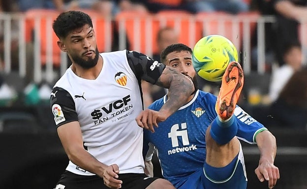 Alderete presiona para volver al Valencia CF