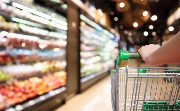 Detenidos por robar en varios supermercados valencianos con una técnica para despistar al cajero