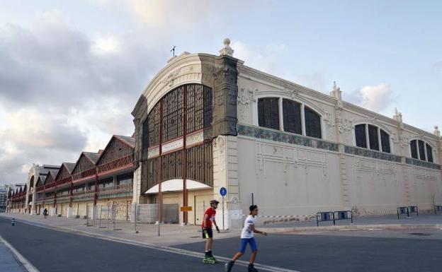 Los tinglados siguen buscando su uso: historia de un tesoro arquitectónico en el puerto de Valencia