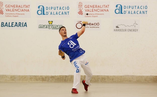 Salva Palau doma su potente zurda