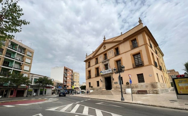 La plaza más emblemática de Paterna cumple 100 años