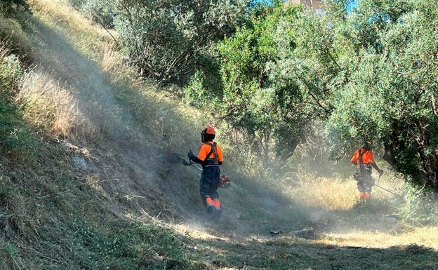 Avanzan el horario de limpieza viaria de Cocentaina y Alcoi para prevenir golpes de calor entre los operarios