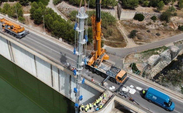 Instalan una multitoma en el pantano de Bellús para evitar los malos olores