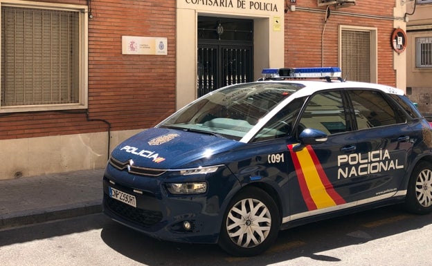 Detenido un hombre en Alcoi por asestar tres puñaladas a otro