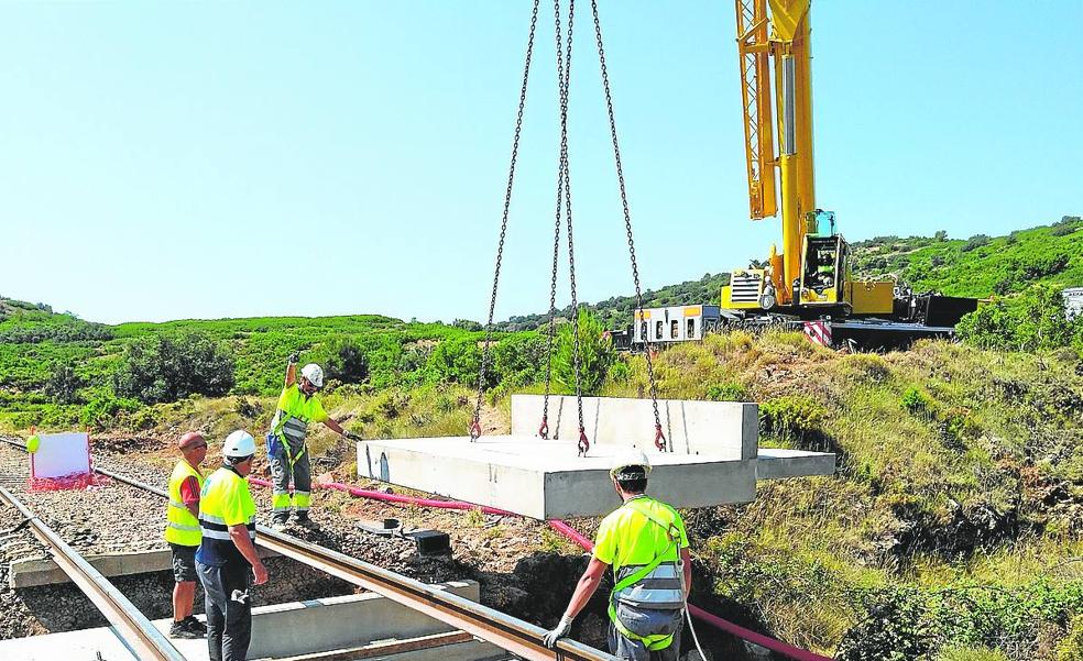 Los contratistas impugnan obras ferroviarias al incluir Adif una cláusula abusiva