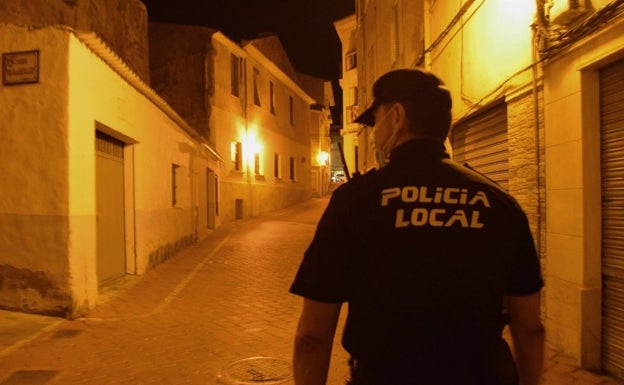 Un conductor cuadriplica la tasa de alcohol viajando con una anciana y su cuidadora, también ebria, en Petrer