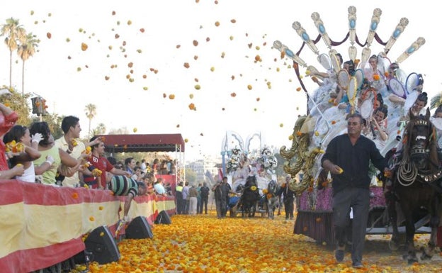 365 valencianos de los más de 10.000 inscritos logran uno de los preciados palcos para la Batalla de Flores