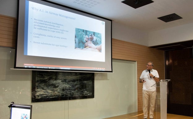 El Hospital de Dénia acoge una ponencia sobre vía aérea difícil