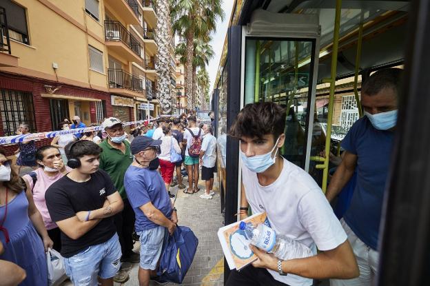 El servicio de bus de Metrovalencia acumula 300 denuncias por la escasez de horarios