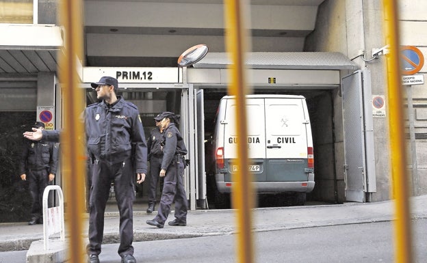 Investigan a seis exjefes de ETA por el atentado contra la casa cuartel de Santa Pola en el que murieron dos personas