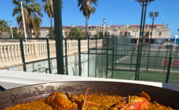 Cocina mediterránea tradicional con vistas a la playa de El Puig