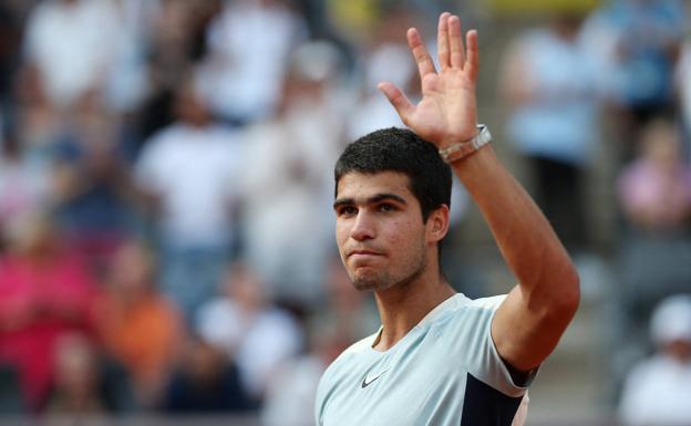 Alcaraz desbanca a Tsitsipas y persigue a Nadal en el ránking ATP