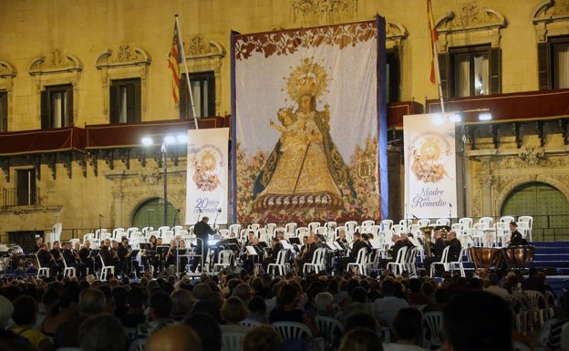 Alicante recupera la procesión con la Virgen del Remedio después de tres años