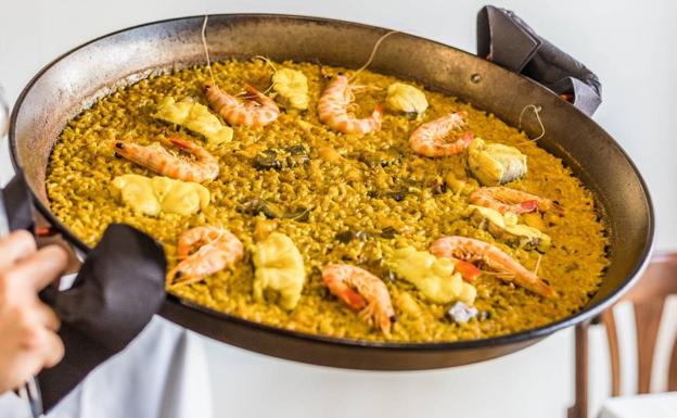 Lola y Césareo con los arroces del Grao de Castelló