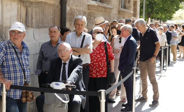 Los valencianos despide a Santiago Grisolía