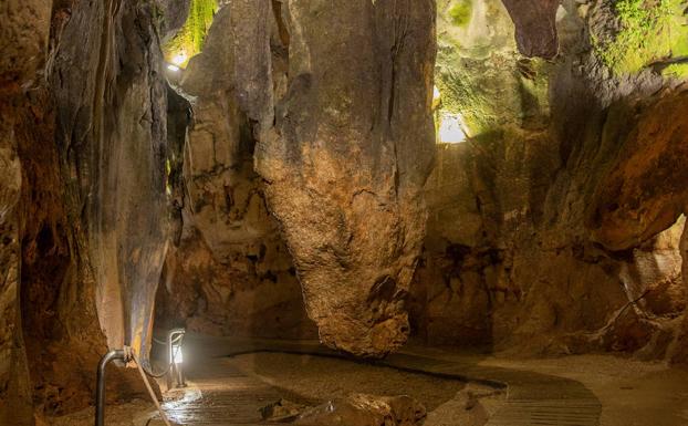 De excursión a las cuevas mágicas de Alicante: La Cueva de las Calaveras