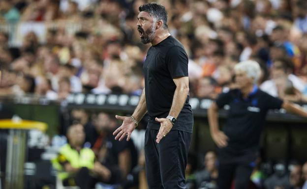 Gattuso: «Un club de Inglaterra ha formalizado una oferta de mucho dinero. Tenemos que aceptar para mejorar el equipo»