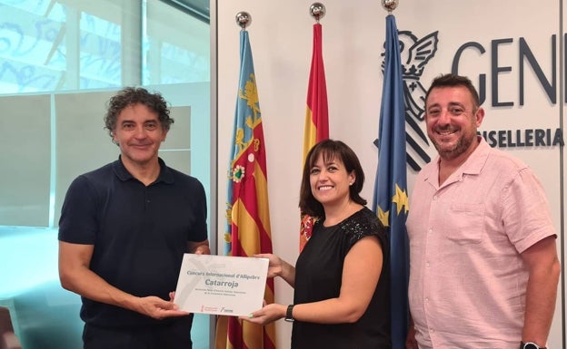 Catarroja recibe la placa que acredita al concurso de allipebre como Fiesta de Interés Turístico Autonómico