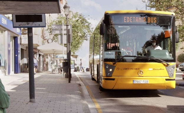 El Bus a la playa de Paterna ya suma 5.500 viajeros este verano