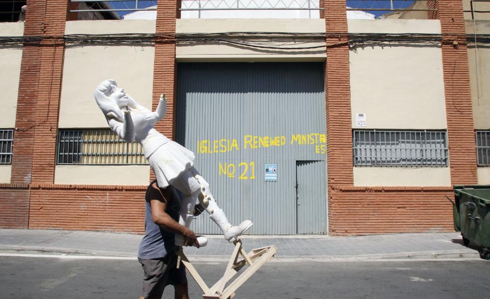 Los artistas se marchan de Ciudad Fallera por la falta de apoyo público