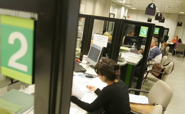 Los pensionistas que pueden pedir una paga extra de 100 euros a la Seguridad Social